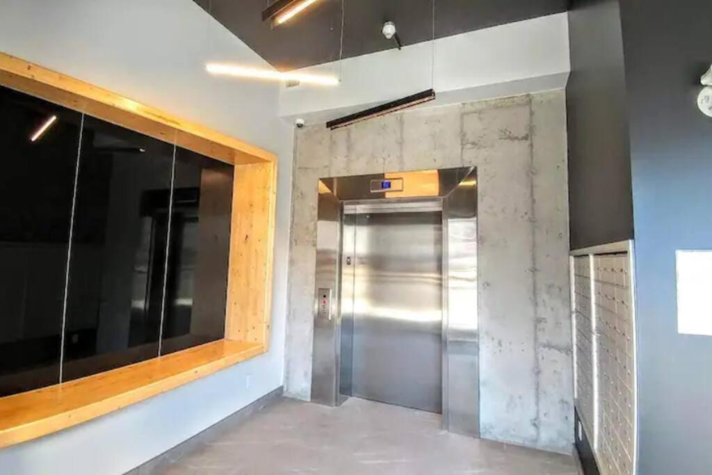 Good Vibes Only -Modern And Spacious 2 Bedroom Condo 4 Beds Free Parking, Gym Квебек Экстерьер фото